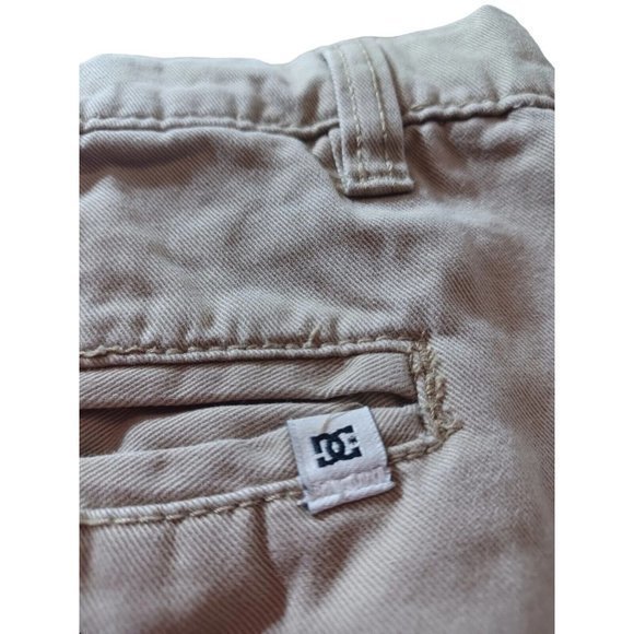 Men's Khaki Color DC Brand Shorts Size 36 - Picture 4 of 6